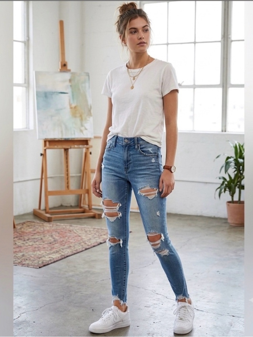 American Eagle High Rise Distressed Jegging 4R Light Wash.